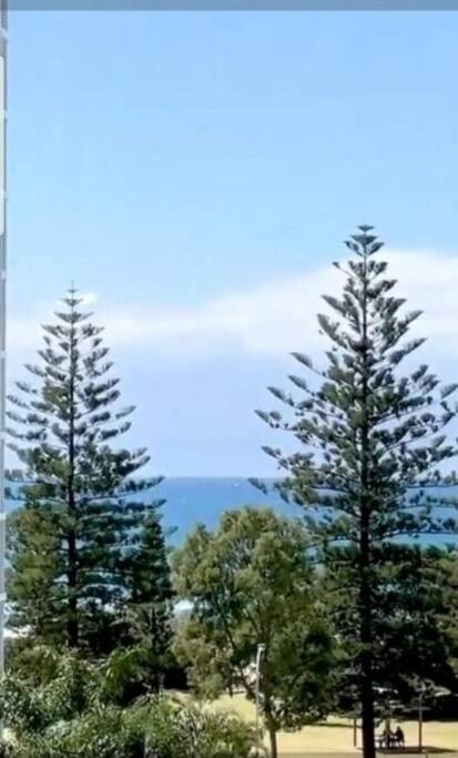Broadbeach Victoria Square ゴールドコースト エクステリア 写真